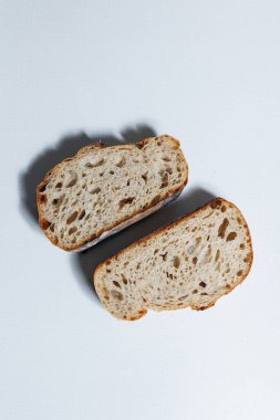 Lezzetli tam tahıllı ekmek. Taze ekmek yap. Ev yapımı pişirme..