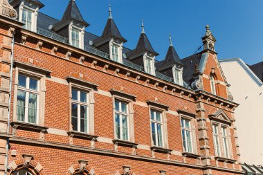 Eski şehir binaları. Eski tuğla kilise. Katolik katedrali taştan yapılmıştır..
