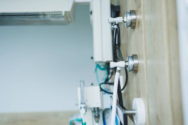 Modern bir sağlık ortamında çok çeşitli gelişmiş tıbbi ekipmanlar keşfetmek, kesme gedge teknolojisinin önemini vurgulamak ve yüksek kaliteli hasta bakımı sunmanın önemini vurgulamak