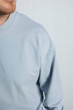 Bu açık mavi kazak günlük geziler, sosyal toplantılar ya da evde dinlenmek için mükemmel. Çok yönlü ve katmanlamak için ideal, gardırobunuzda bir dolap.