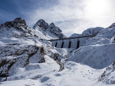 Valgerola Alplerinde Alp barajı