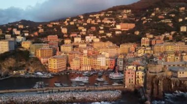 Gün batımında Camogli 'nin hava görüntüsü