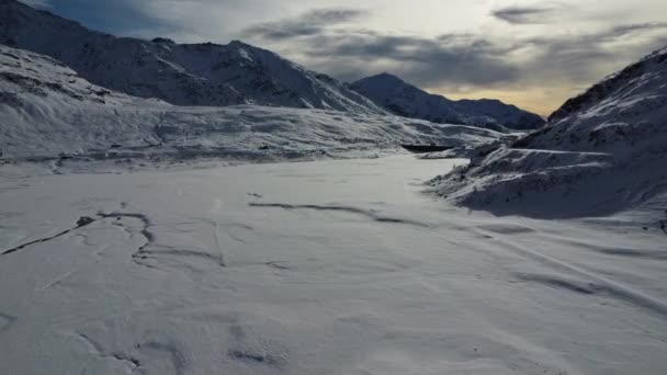 イタリアアルプスのモンテスプラガ湖の冬の景色 — ストック動画