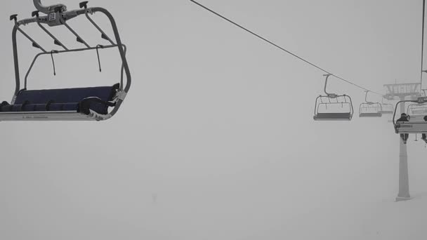 Chairlift Foggy Day — Stockvideo