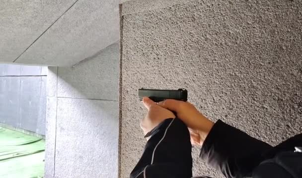 训练课程中手枪射击的特写 慢镜头120 Fps — 图库视频影像
