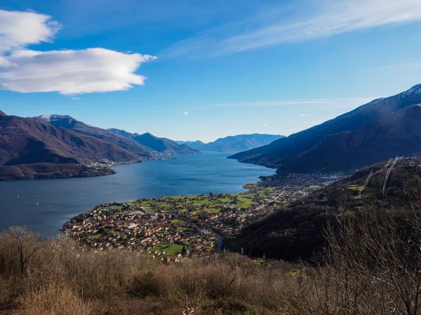 从Peglio阿尔卑斯山看Como湖的景观 — 图库照片