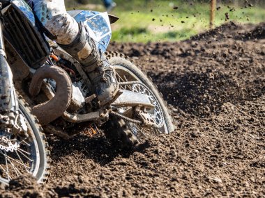 Yarışta motokros sahnesi