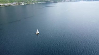 Como Gölü hava manzaralı yelkenli.