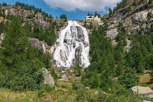 Toce Cachoeira Nos Alpes Italianos — Fotografia de Stock