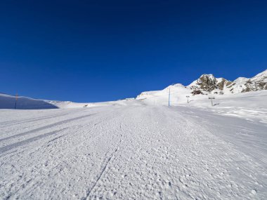 Monte Rosa kayak merkezinde kayak pistleri