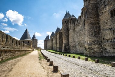 Güçlendirilmiş Carcassonne kasabasının manzarası