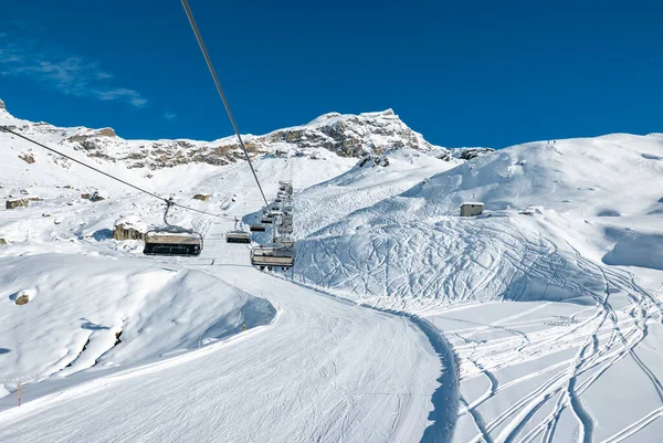 马特宏山和塞维尼亚的滑雪斜坡景观 — 图库照片