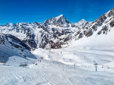 San Domenico di Varzo Tatil Köyü 'nün kayak yamaçlarında.