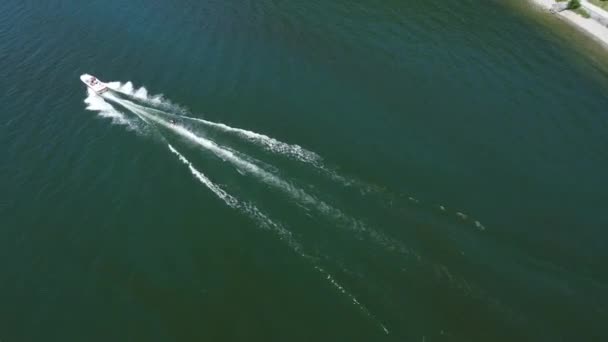 科摩湖上的滑水场景 — 图库视频影像