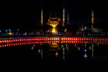 İstanbul 'daki Mavi Cami' nin gece manzarası