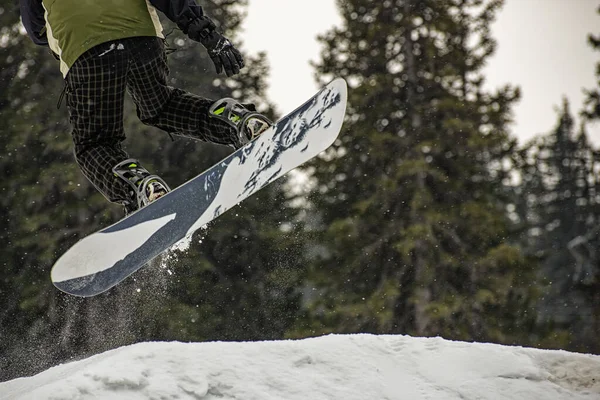 Snowboarder Sur Une Pente Dans Les Alpes — Photo