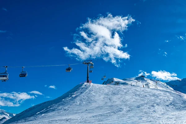 博尔米奥滑雪胜地的滑雪斜坡 — 图库照片
