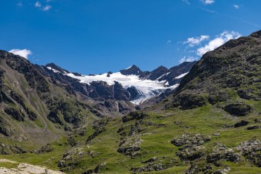 Gavia Geçidi 'nin İtalyan Alplerindeki manzarası