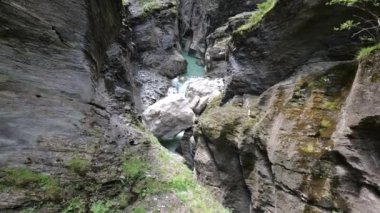 İsviçre Alplerinde Viamala Kanyonu