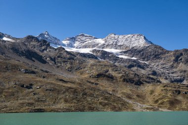 Bernina 'nın buzulunun manzarası