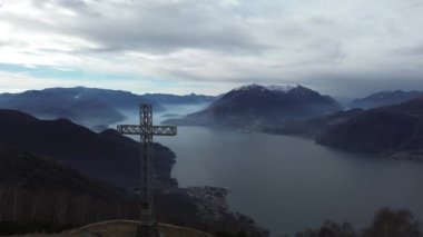 Camaggiore Alp 'ten Como Gölü' nün havadan görünüşü