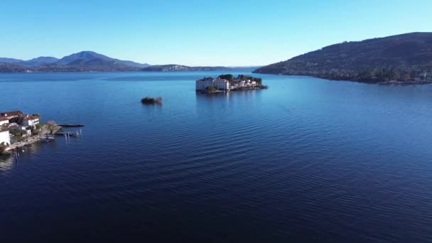Maggiore湖上Borromee岛的空中景观 — 图库视频影像