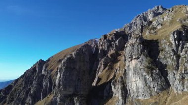 Valsassina manzarası ve Valsassina Fiorini Kulesi 'nden Como Gölü manzarası