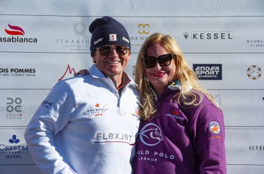 St. Moritz - 28 Ocak 2024: Snow Polo Dünya Kupası St.Moritz 2024 finallerinde oyun hareketleri ve ödül töreni