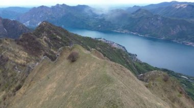 Palagia Dağı 'ndan Como Gölü' nün havadan görünüşü