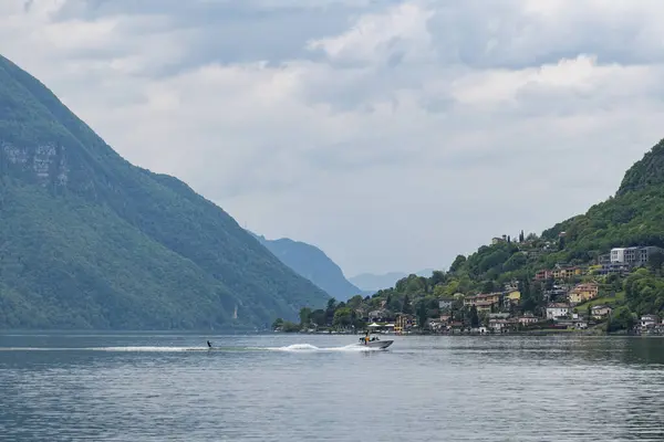 Vatten Skidscenen Vid Sjön Lugano Stockbild