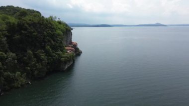 Santa Caterina del Sasso 'nun münzevi manzarası