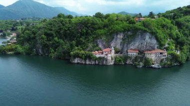 Santa Caterina del Sasso 'nun münzevi manzarası