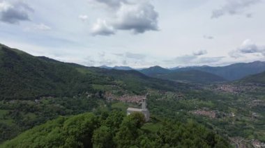 Como Alpleri 'ndeki San Zeno Hermitage manzarası