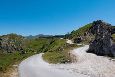 Col de Tende 'nin Fransa ve İtalya arasındaki Alplerdeki görüntüsü