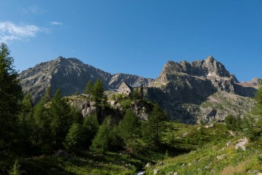Migliorero mültecisinin yanındaki Ischiator Vadisi 'nin manzarası.