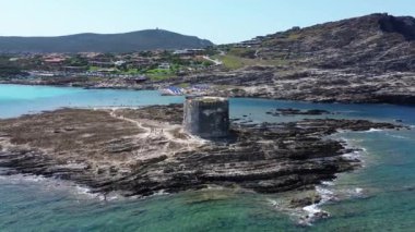 Sardunya 'daki Stintino plajı manzarası