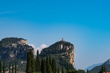 İtalya 'daki Arco Kalesi manzarası
