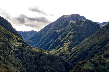 Canton Ticino 'daki Morobbia Vadisi manzarası