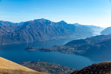 Tremezzo dağından Como Gölü manzarası