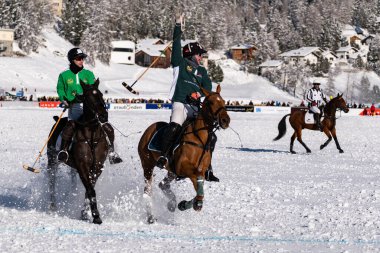 St. Moritz - 26 Ocak 2025: Snow Polo Dünya Kupası St.Moritz 2025 finallerinde oyun hareketleri ve ödül töreni