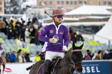 St. Moritz - 26 Ocak 2025: Snow Polo Dünya Kupası St.Moritz 2025 finallerinde oyun hareketleri ve ödül töreni