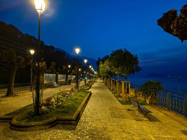 İtalya 'nın Bellagio şehrinde yürüyüş yolu