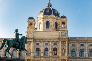 Wien Naturhistorisches Müzesi 'nin ön cephesi