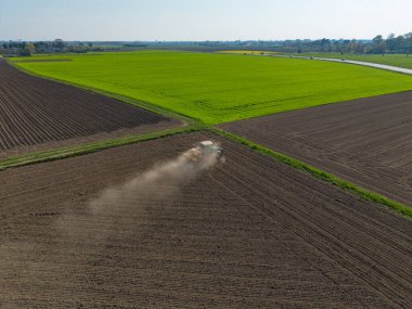sürülmüş alanlarının havadan görünümü