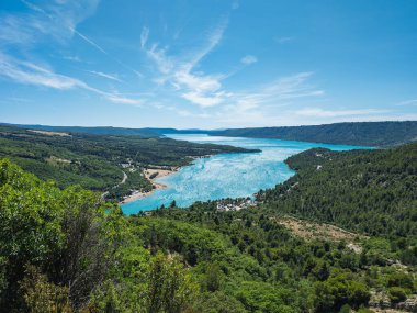 Provence 'deki Sainte Croix Gölü manzarası