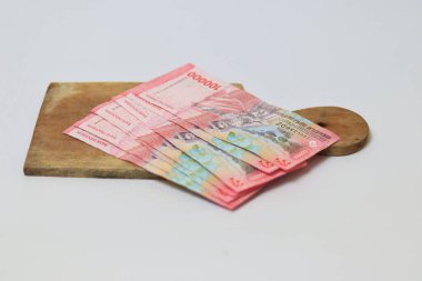 Milyonlarca Rupiah arka planda