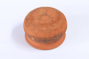 Beyaz arka plan üzerinde izole kil Kupası 