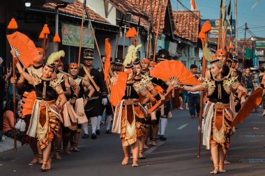 Yogyakarta, 27 Mayıs 2023; Kotagede 'de geleneksel jaranan kıyafetleriyle kültür geçidi