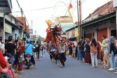 Yogyakarta, 27 Mayıs 2023; Kotagede 'de geleneksel jaranan kıyafetleriyle kültür geçidi