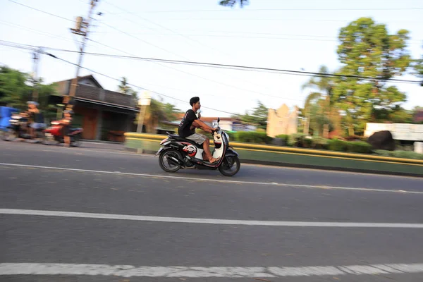 태국에서 도로에 오토바이 라이더 — 스톡 사진